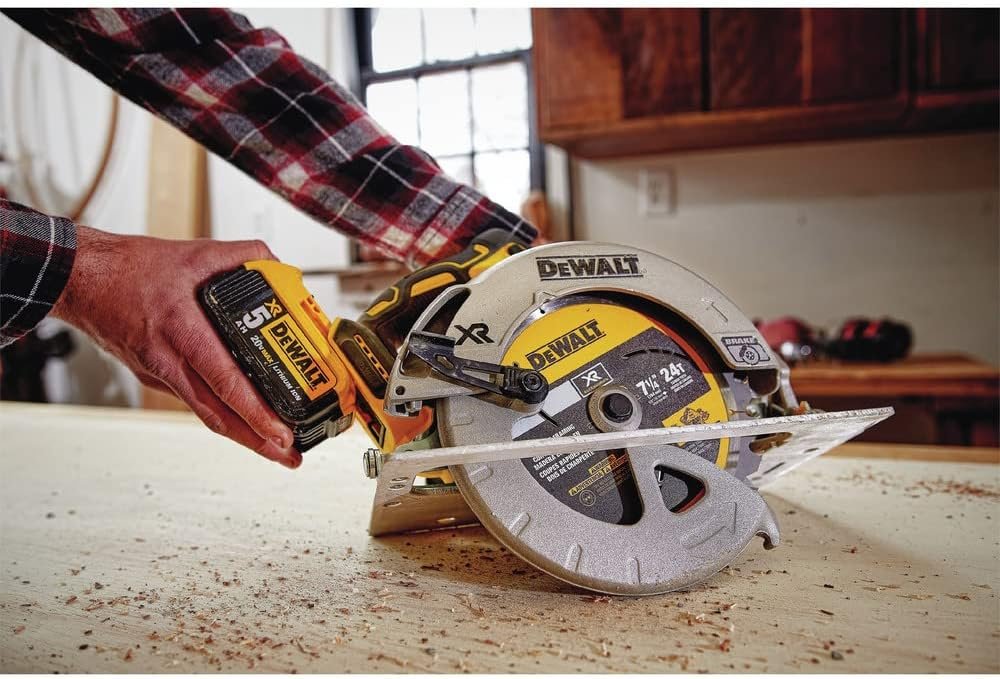 DEWALT 20V MAX* 7-1/4-Inch Cordless Circular Saw with Brake Kit (DCS570P1)